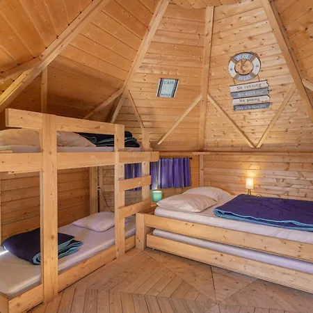 Kota Creme Catalane Domek alpejski *